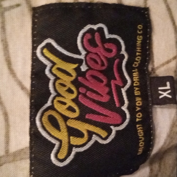 Men's Stylish Tee - Picture 3 of 3